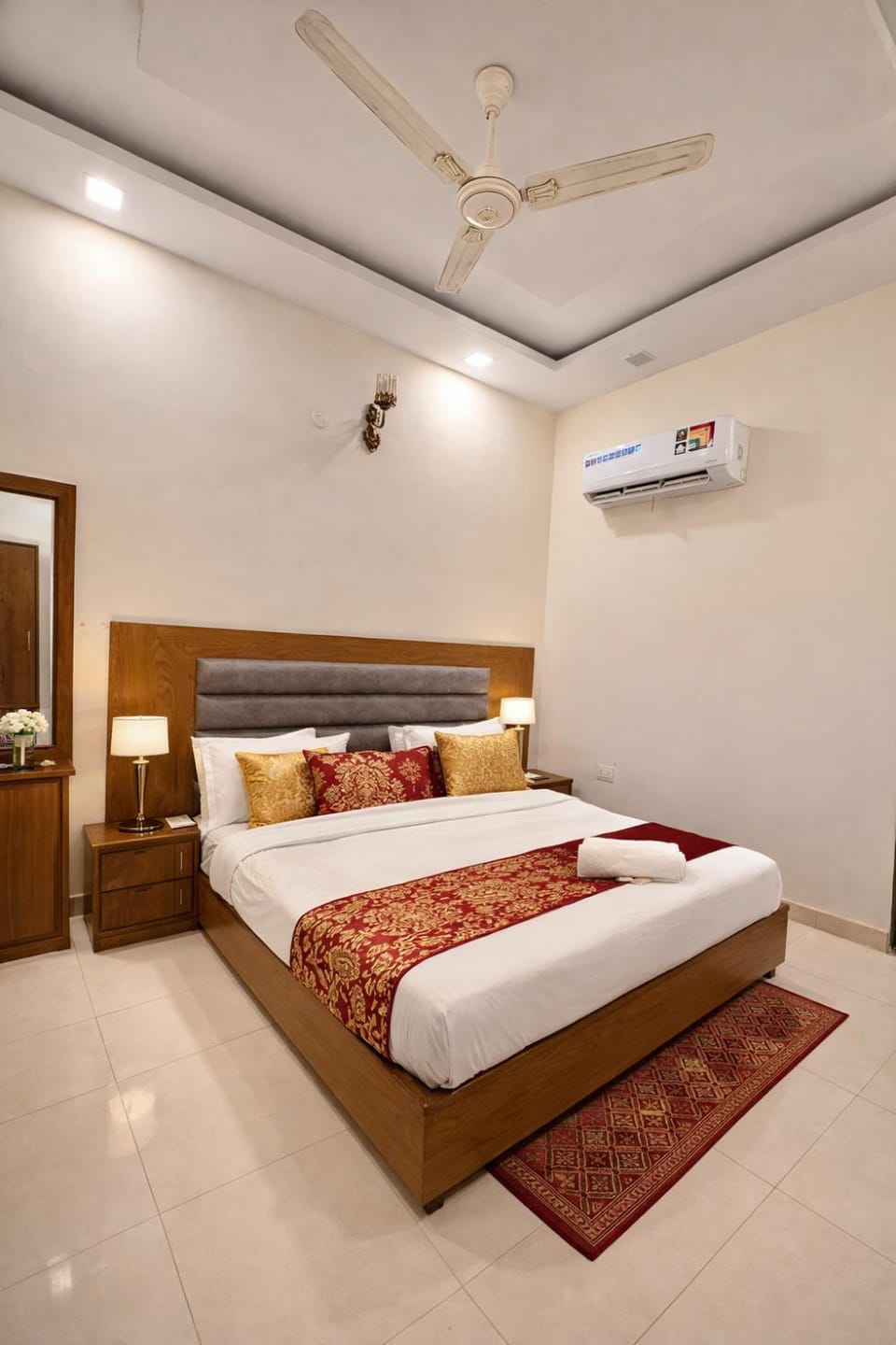 Bed, Photo of the whole room, Bedroom, fireplace, air conditioner