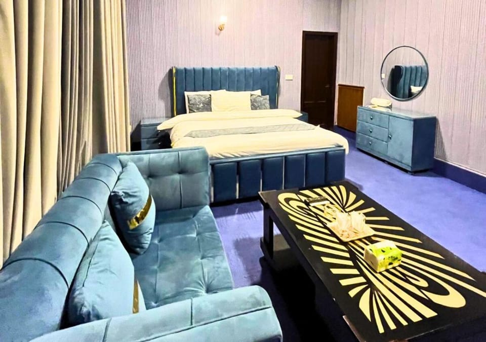 Bed, Seating area, Bedroom, hair dresser