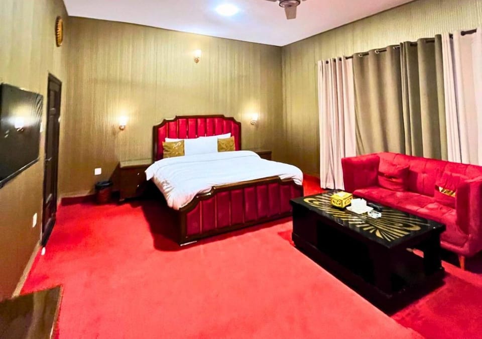 Bed, Seating area, Bedroom
