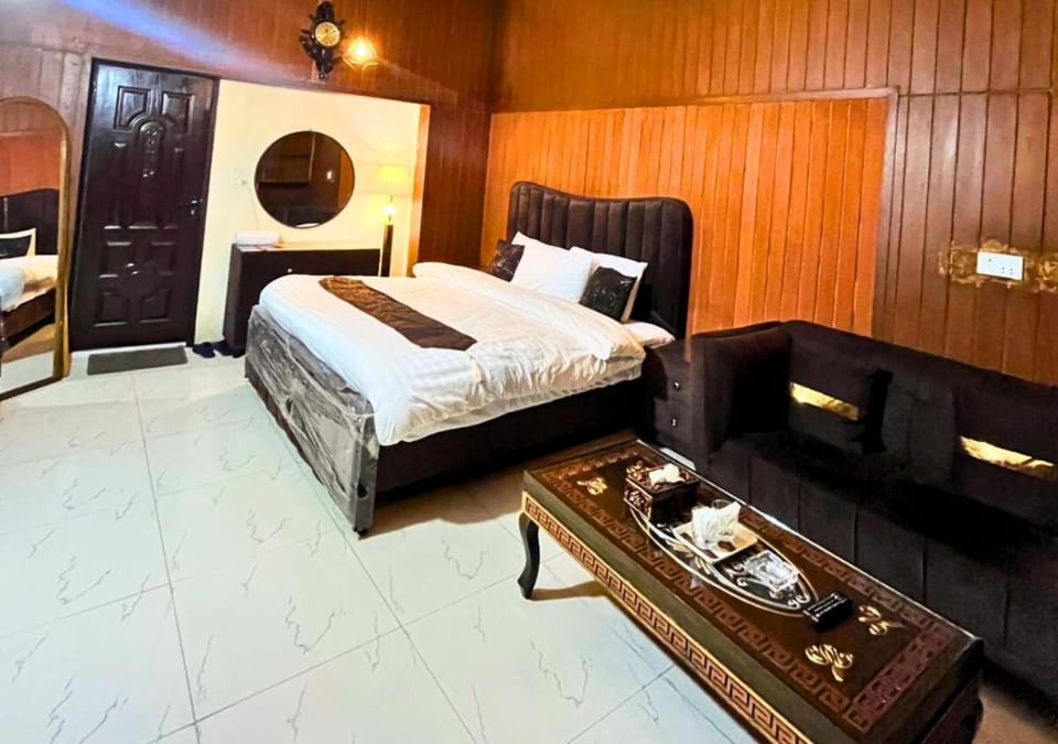 Bed, Seating area, Bedroom, hair dresser