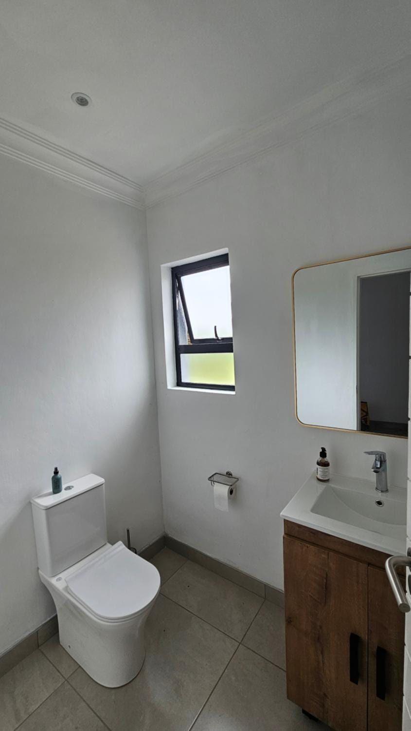 Modern Farmhouse, Pool, AC, Wi-Fi in Estate House in South Africa