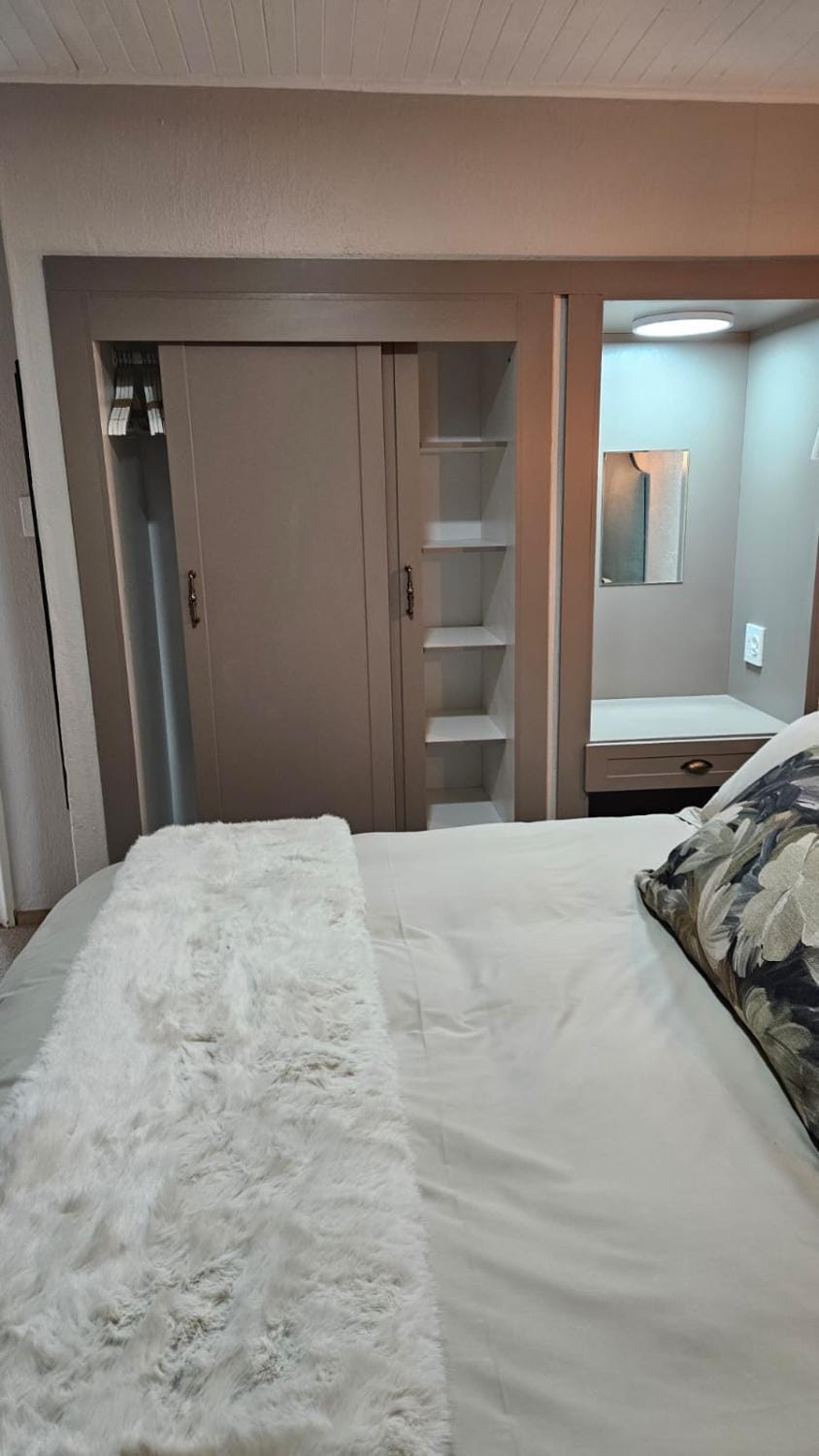Bedroom, wardrobe