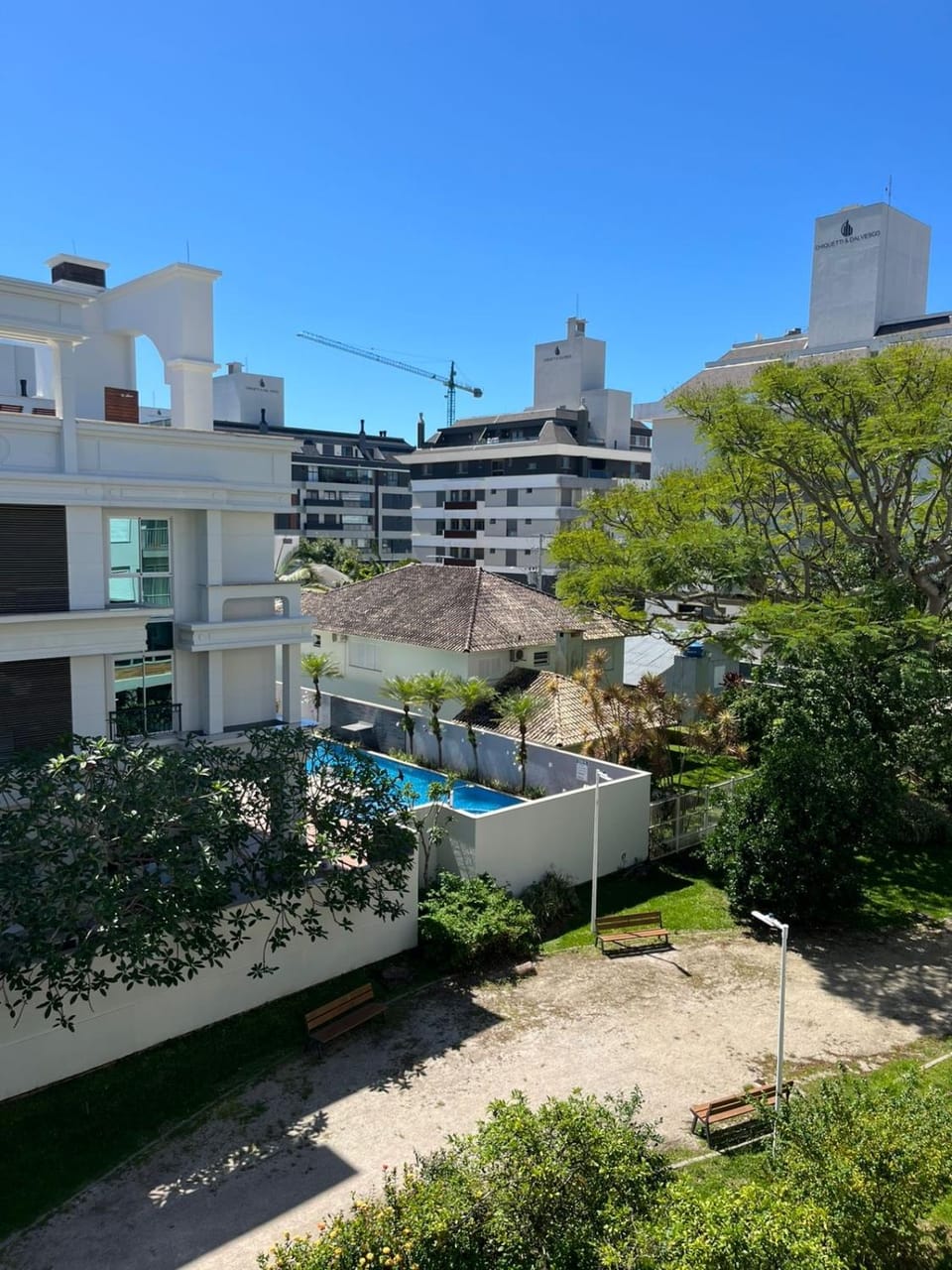 Apartamento 3 suítes a 100m da praia Apartment in Florianopolis