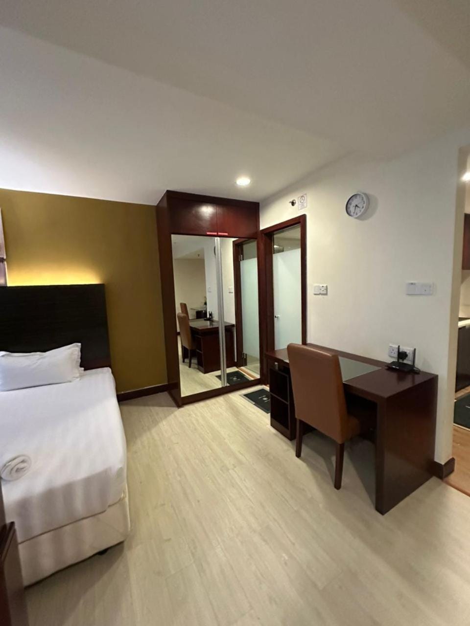 Bed, Seating area