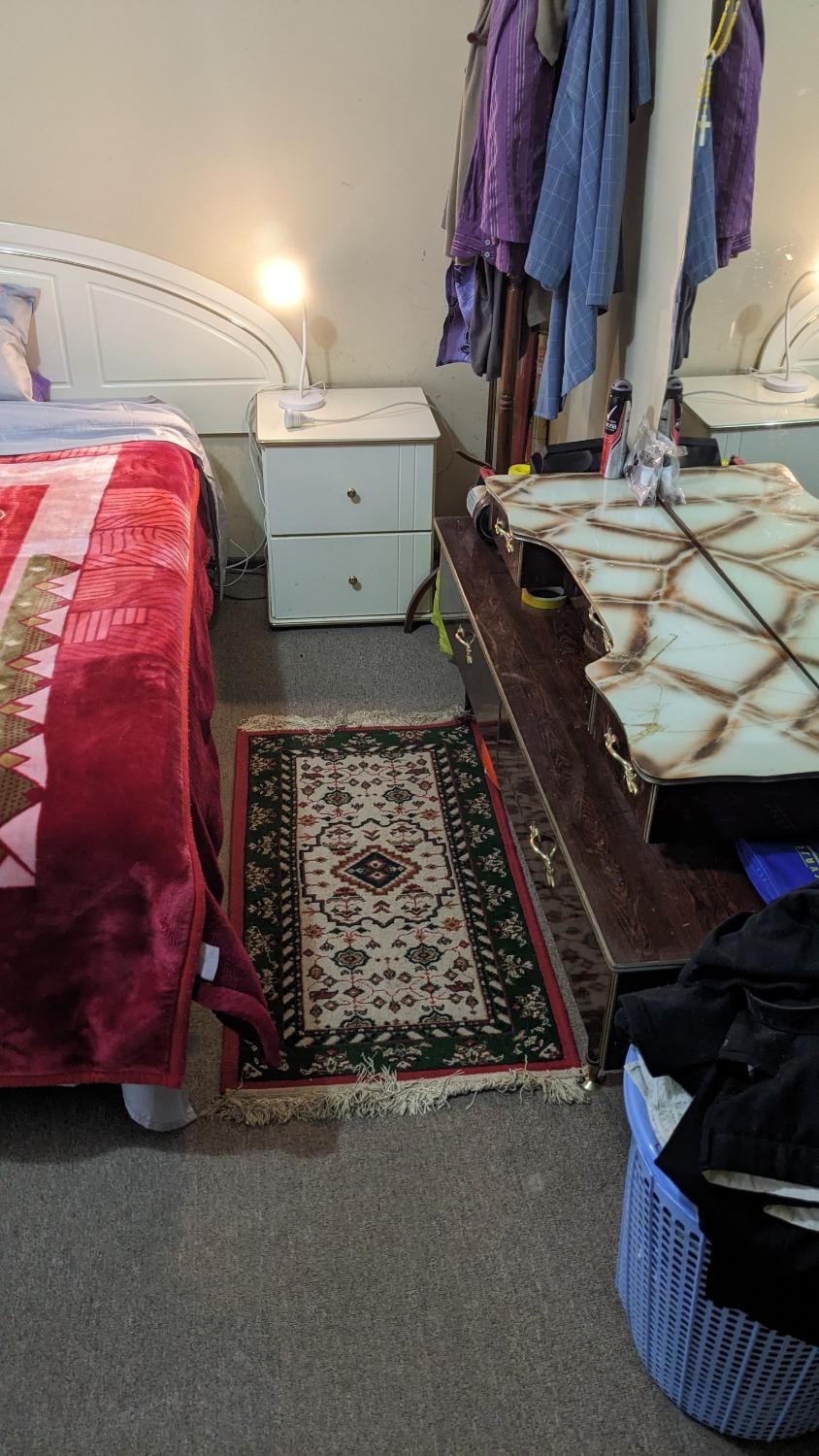 BIDWILL GARDENS ON MIDDLETON - 2 Rooms A Private Room with a King-Size Bed or Open Lounge Room Floor Mattress SHARED Bathroom FREE Kitchen Essentials FREE Laundry Facilities Fast WIFI HDTV NETFLIX, YOUTUBE, KAYO Meal and Transport Service Available Vacation rental in Sydney
