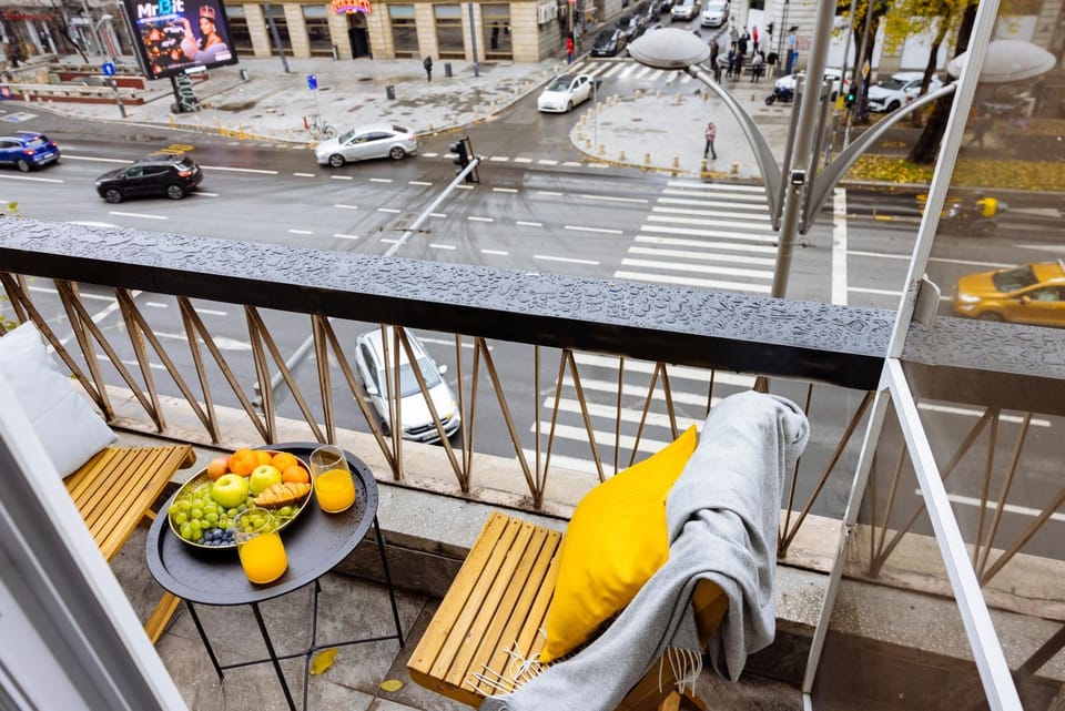 Celeste - Ultracentral, University Square I Carpark I Balcony Apartment in Bucharest