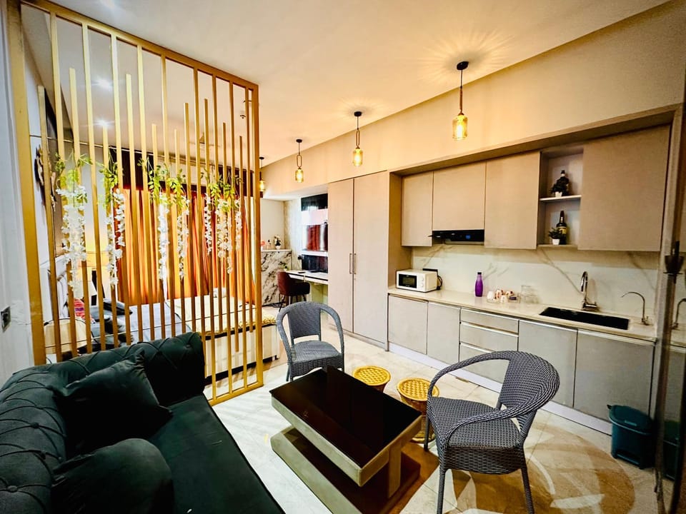 Nabhay Hotels and Resorts Apartment in Noida