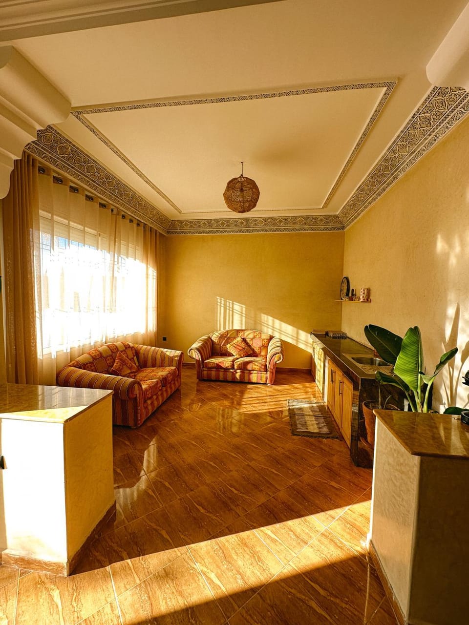 Coffee/tea facilities, Kitchen or kitchenette, Living room, Lobby or reception, Seating area, Communal kitchen, kitchen