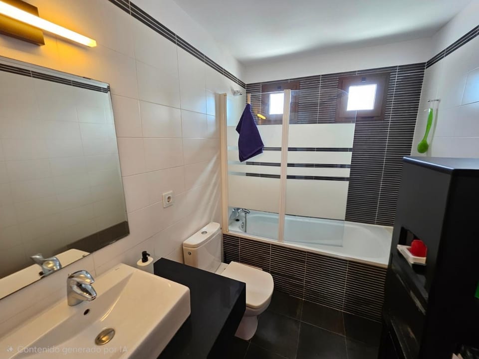 Shower, Toilet, Bathroom, Bath, towels
