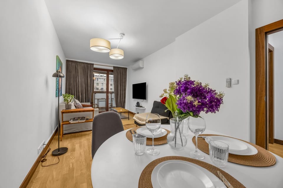 Communal lounge/ TV room, TV and multimedia, Living room, Seating area, Dining area, Evening entertainment