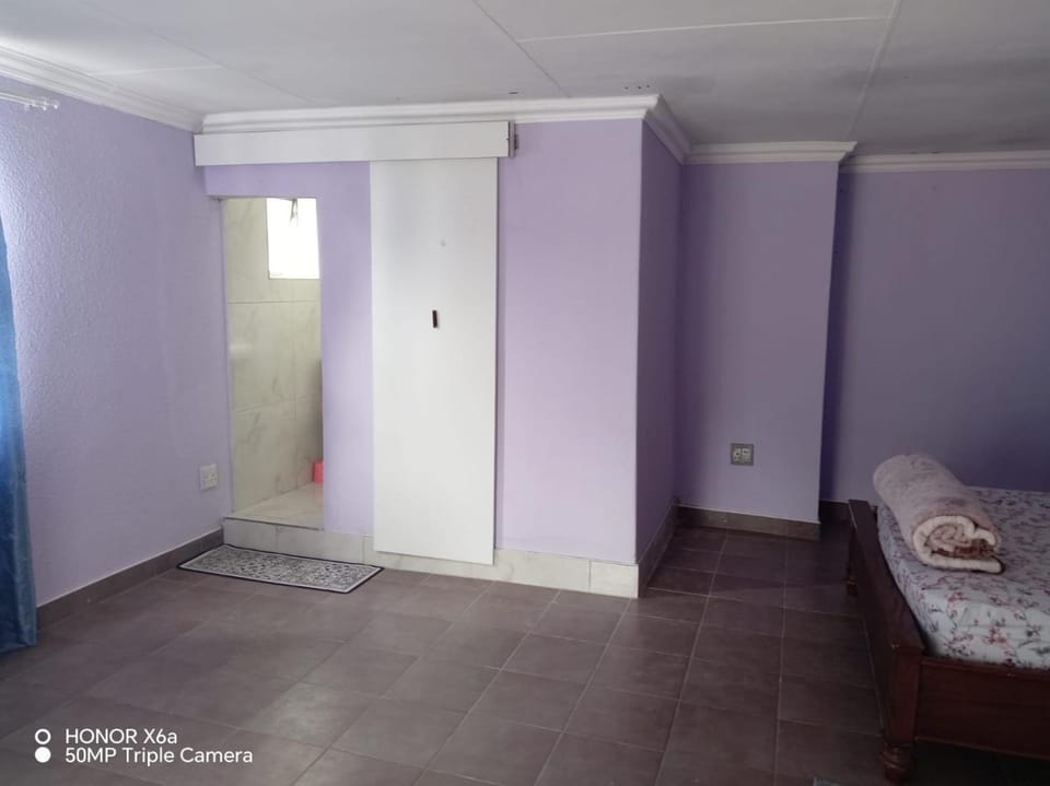 Bed, Bathroom, Photo of the whole room, Bedroom, towels