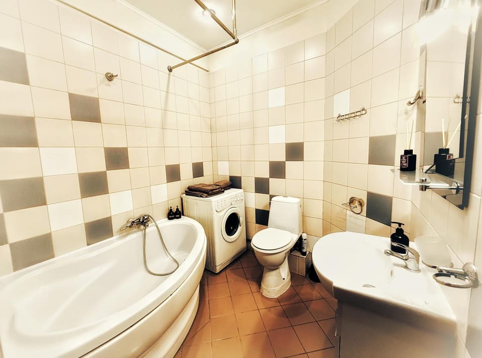 Toilet, Bathroom, Bath, towels, washing machine, washing machine