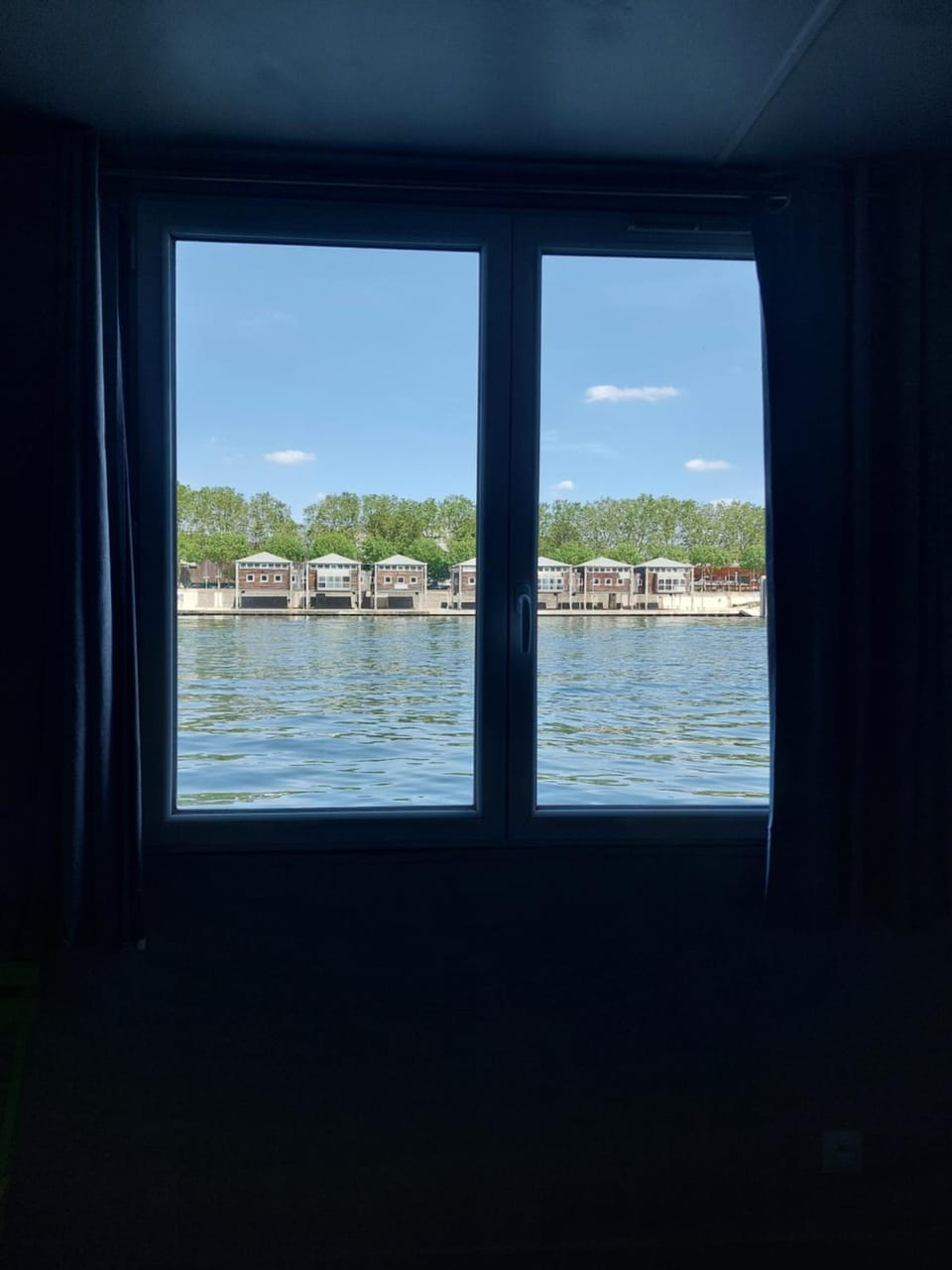 Bed and breakfast Megalight2 Docked boat in Saint-Cloud