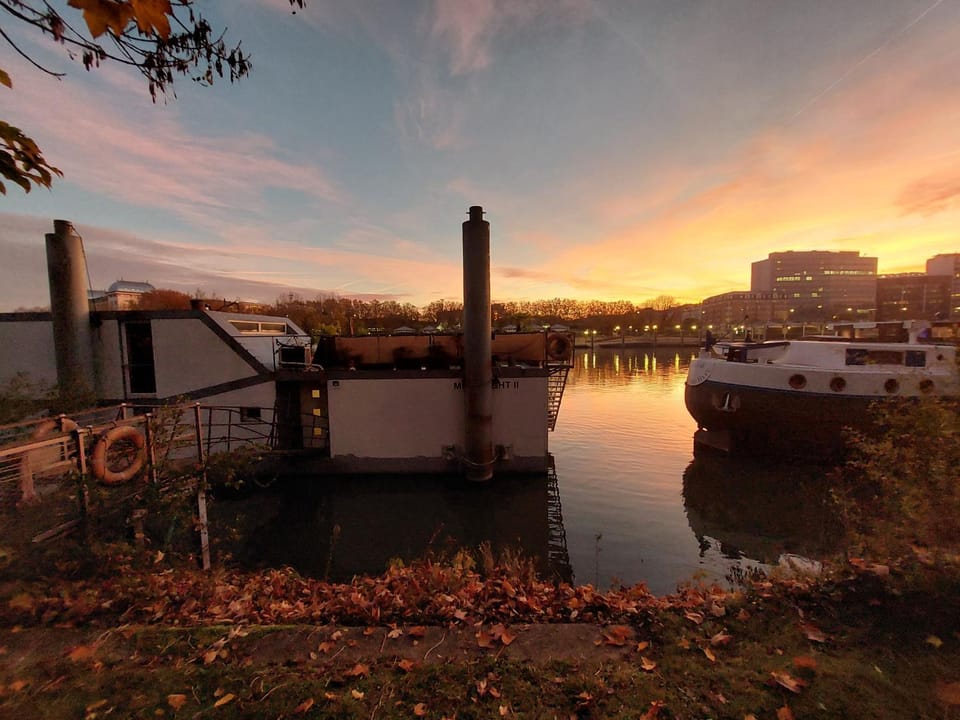 Bed and breakfast Megalight2 Docked boat in Saint-Cloud