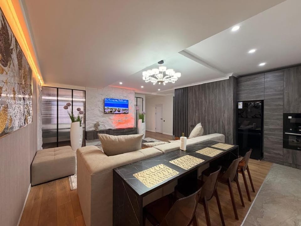 TV and multimedia, Seating area, Dining area
