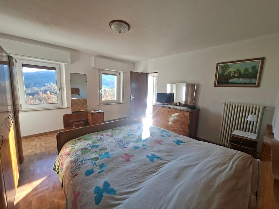 TV and multimedia, Photo of the whole room, Bedroom, internet