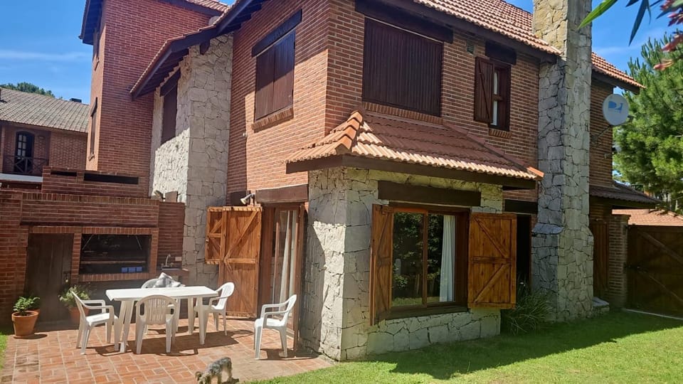 Duplex en barrio B5 de Pinamar ideal para familias Apartment in Pinamar