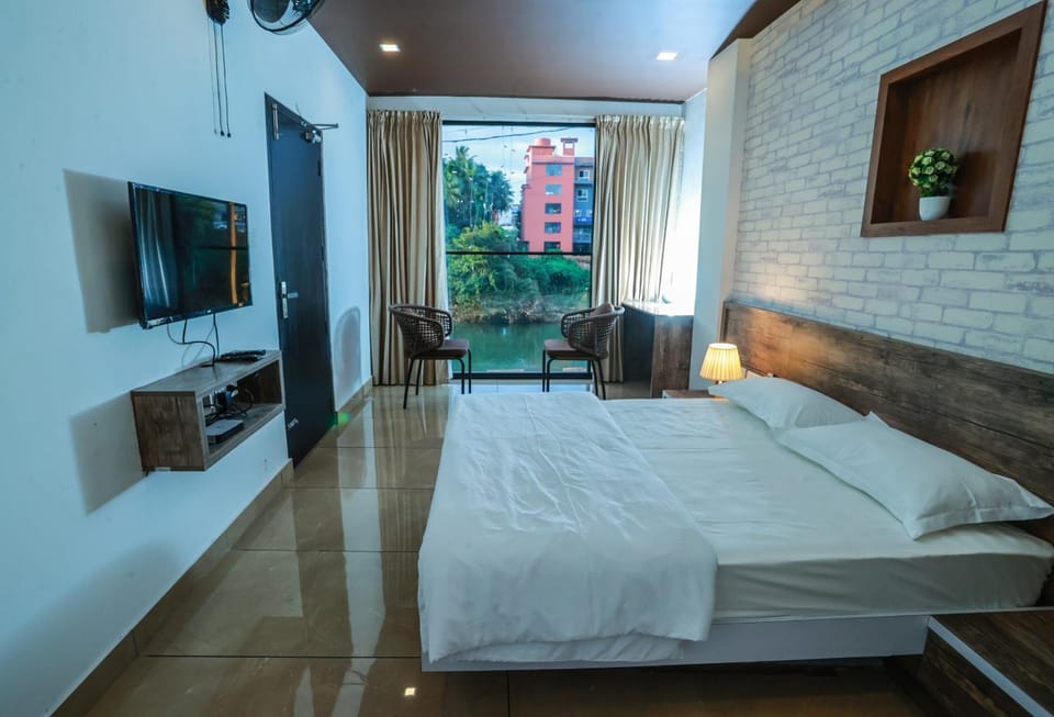 TV and multimedia, Photo of the whole room, Bedroom