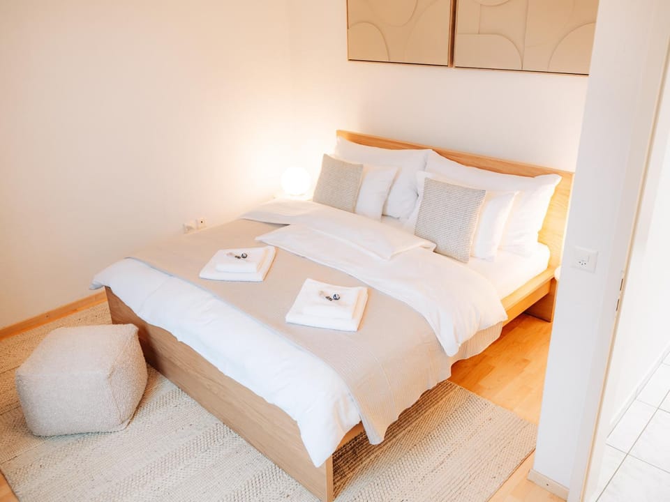 Bed, Photo of the whole room, Bedroom, cot, towels