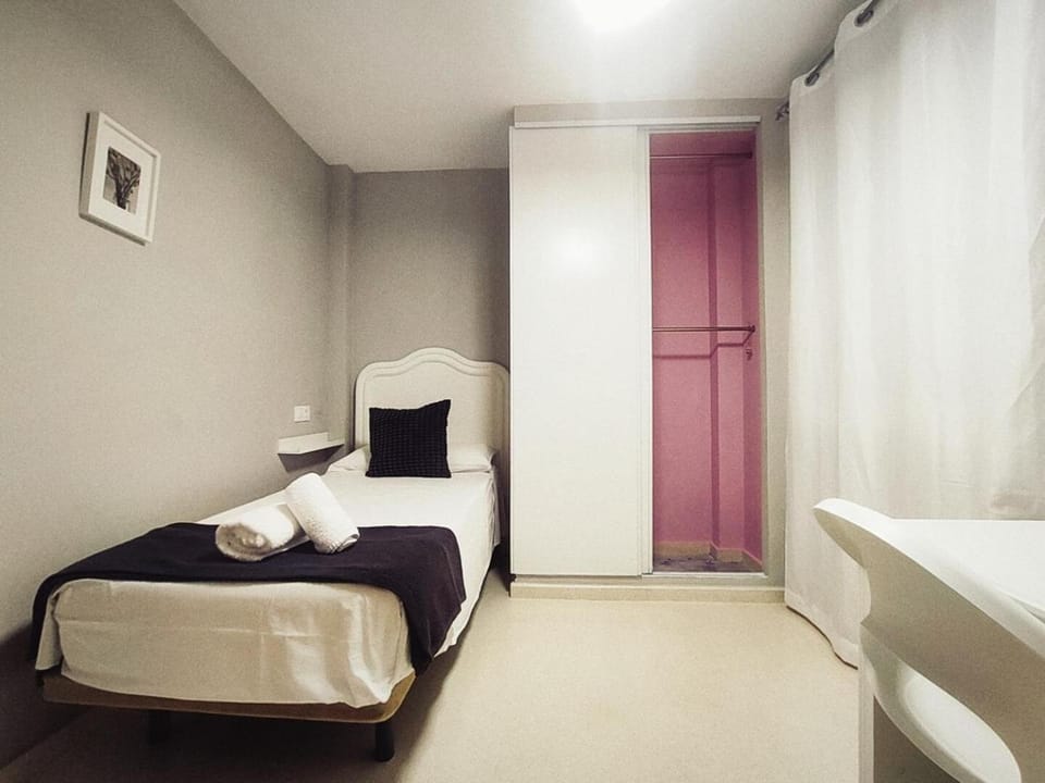 Bed, Photo of the whole room, Bedroom, wardrobe