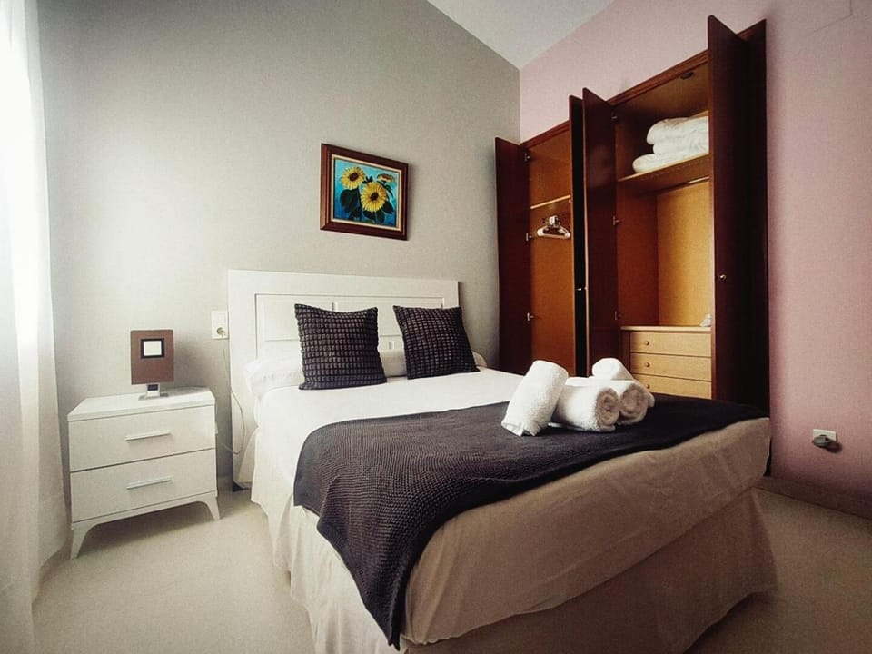 Bed, Photo of the whole room, Bedroom, towels, wardrobe