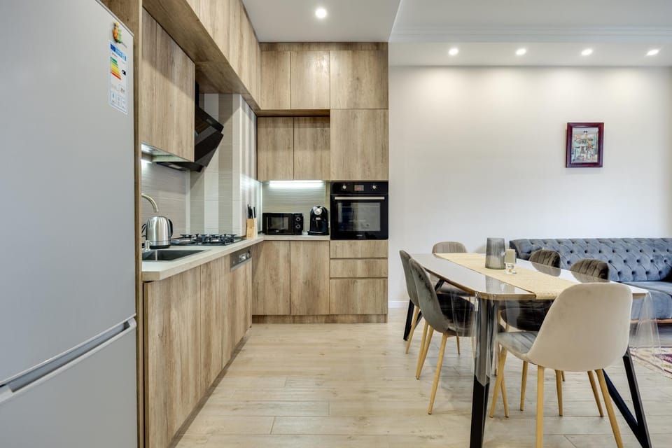 Kitchen or kitchenette, Seating area, Dining area, dishwasher, microwave, washing machine