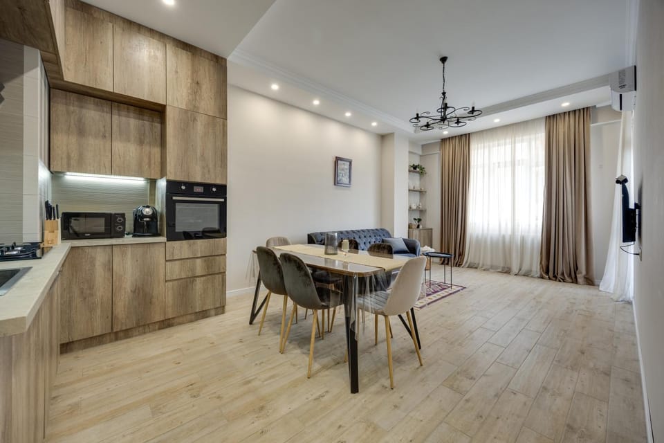 TV and multimedia, Kitchen or kitchenette, Living room, Seating area, Dining area, microwave, oven, stove, toaster, air conditioner