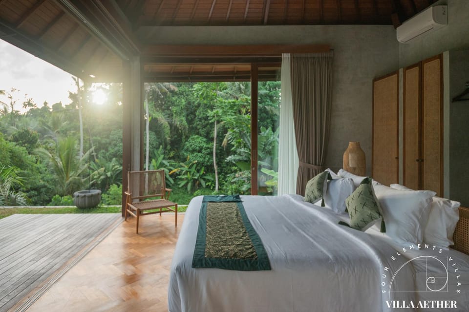 Bed, Natural landscape, Garden, Bathroom, View (from property/room), Balcony/Terrace, Photo of the whole room, Bedroom, Garden view, River view, Sunset, safe, soundproof, air conditioner