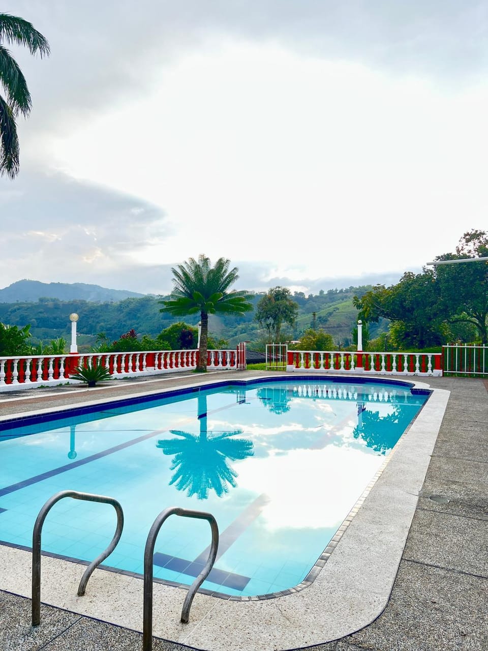 Finca La Carmelita Casa Campestre con Piscina y entre Montañas a sólo minutos de Santa Rosa de Cabal House in Risaralda