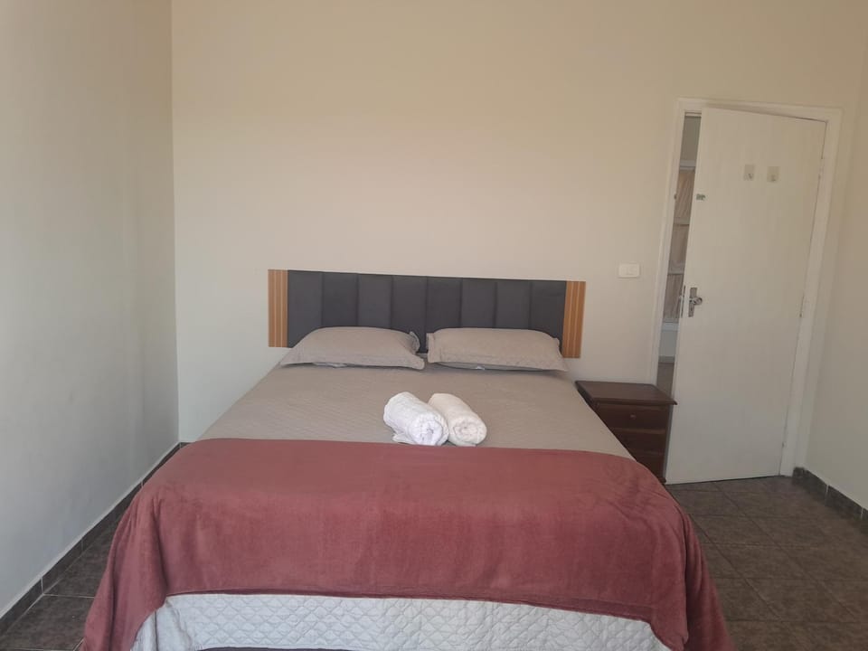 Bed, towels