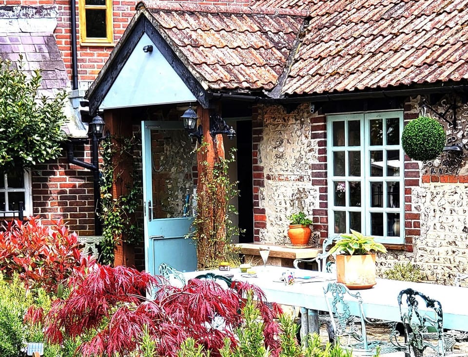 Property building, Spring, Dining area, Garden view