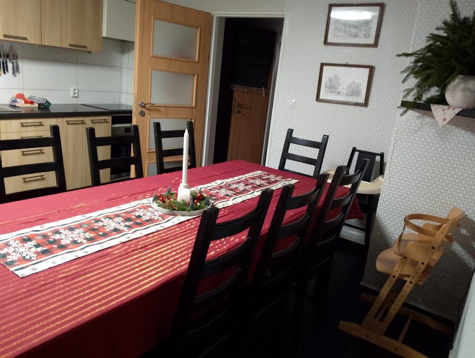 Kitchen or kitchenette, Dining area, pet friendly, stove