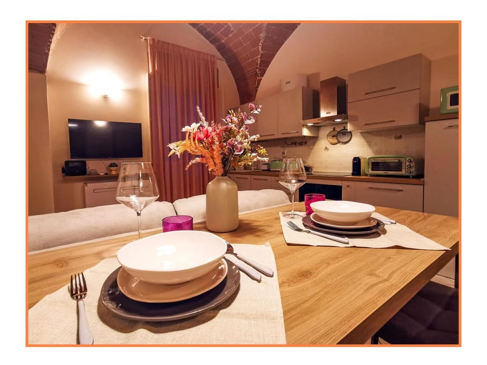 Communal lounge/ TV room, Dining area, stove