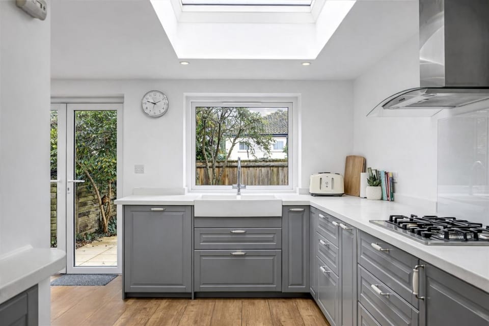 Garden, dishwasher, oven, washing machine, kitchen