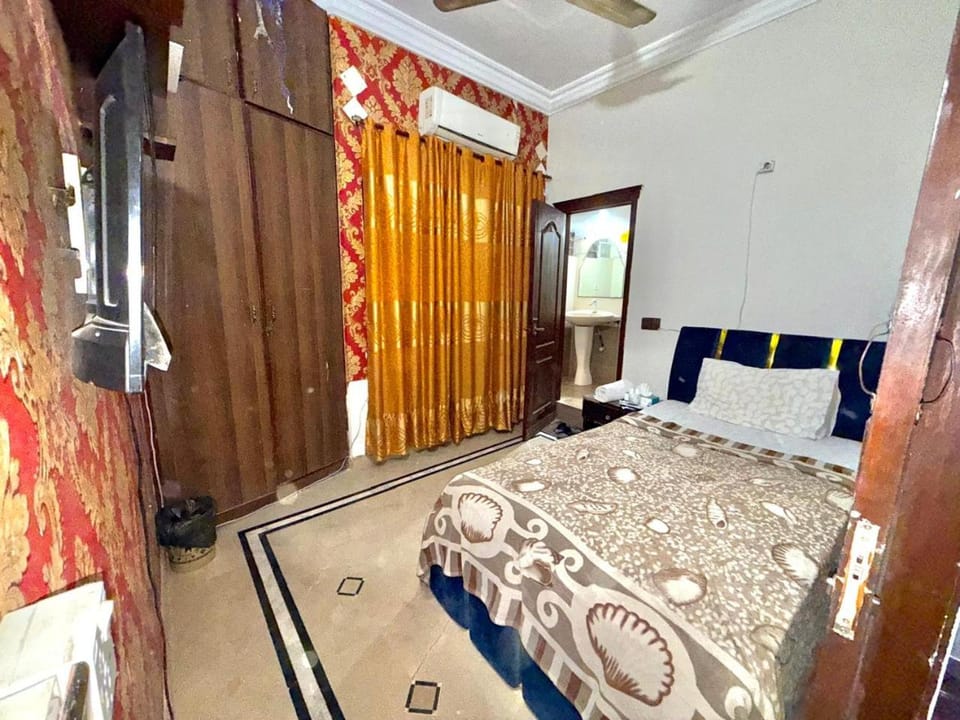 City Inn Guest House Bed and Breakfast in Karachi
