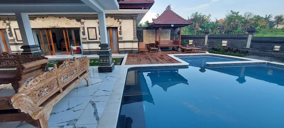 Property building, Patio, Day, Balcony/Terrace, Pool view, Swimming pool, Swimming pool, sunbed