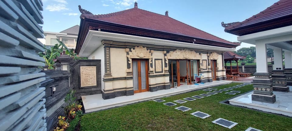 Property building, Patio, Day, Garden, Garden view