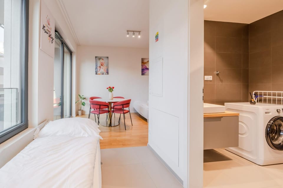 William's Modern Luxe Suite by the Station Apartment in Prague