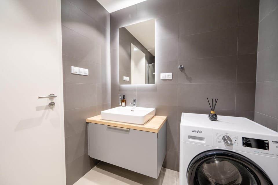 William's Modern Luxe Suite by the Station Apartment in Prague