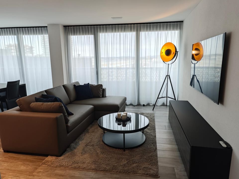 Communal lounge/ TV room, TV and multimedia, Living room, Seating area, Evening entertainment