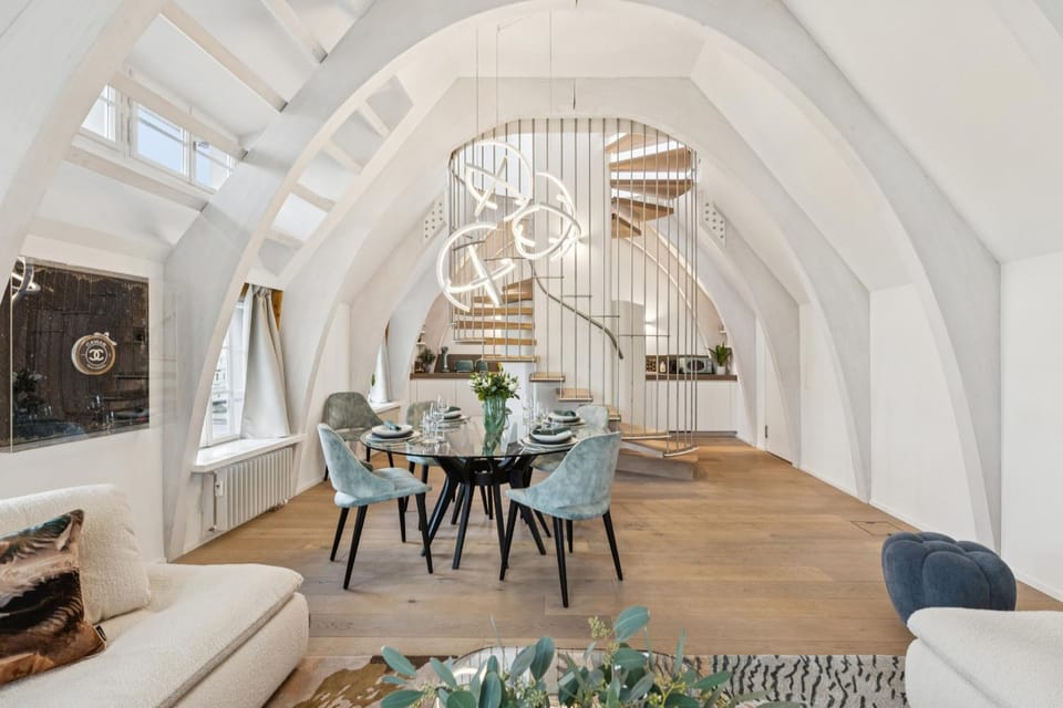 Old Town Diamond Penthouse AC Private Rooftop Apartment in Zurich City