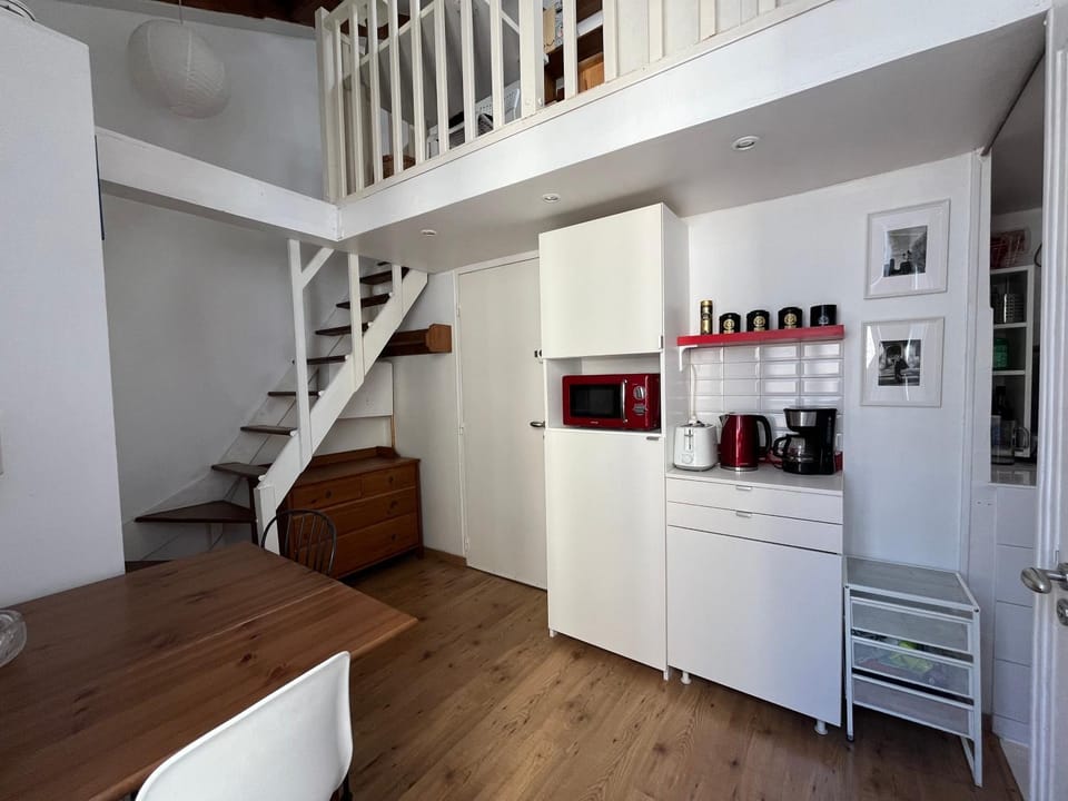 Joli petit duplex lumineux et au calme Apartment in Paris