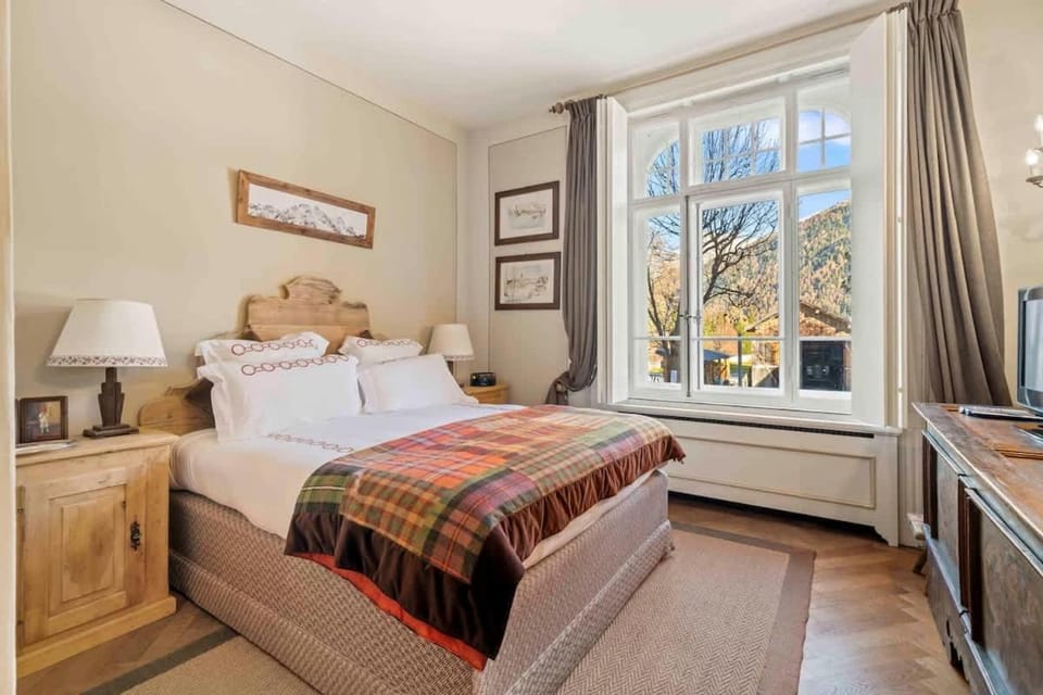 casa storica nel centro di Bever 4 camere House in Samedan