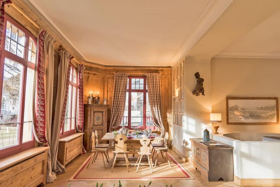 casa storica nel centro di Bever 4 camere House in Samedan