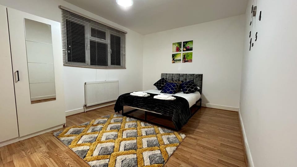 Photo of the whole room, Bedroom, towels