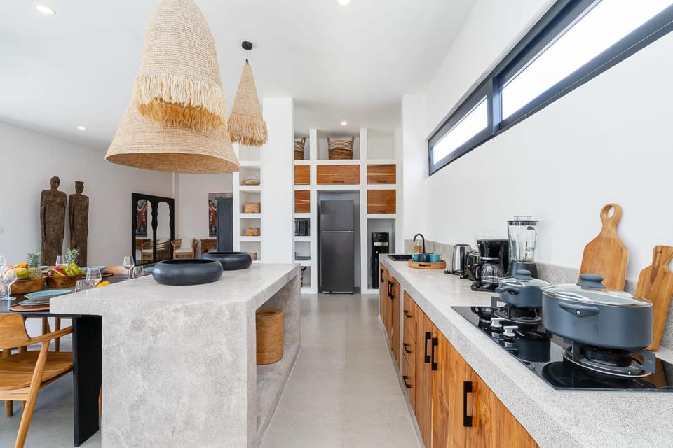 Kitchen or kitchenette, Dining area, stove
