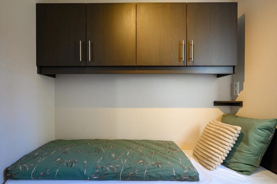 Modernes Chalet New Port 067 mitten im Grünen mit eigener Terrasse am Wasser Nr 67 Apartment in Nettetal