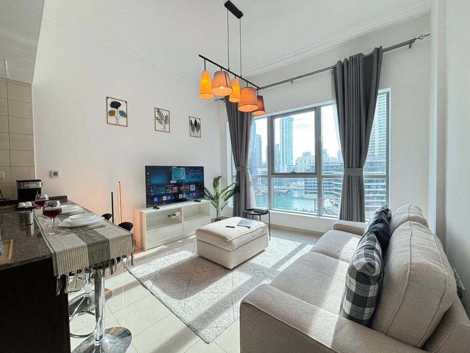 Communal lounge/ TV room, TV and multimedia, Living room, Seating area, Evening entertainment