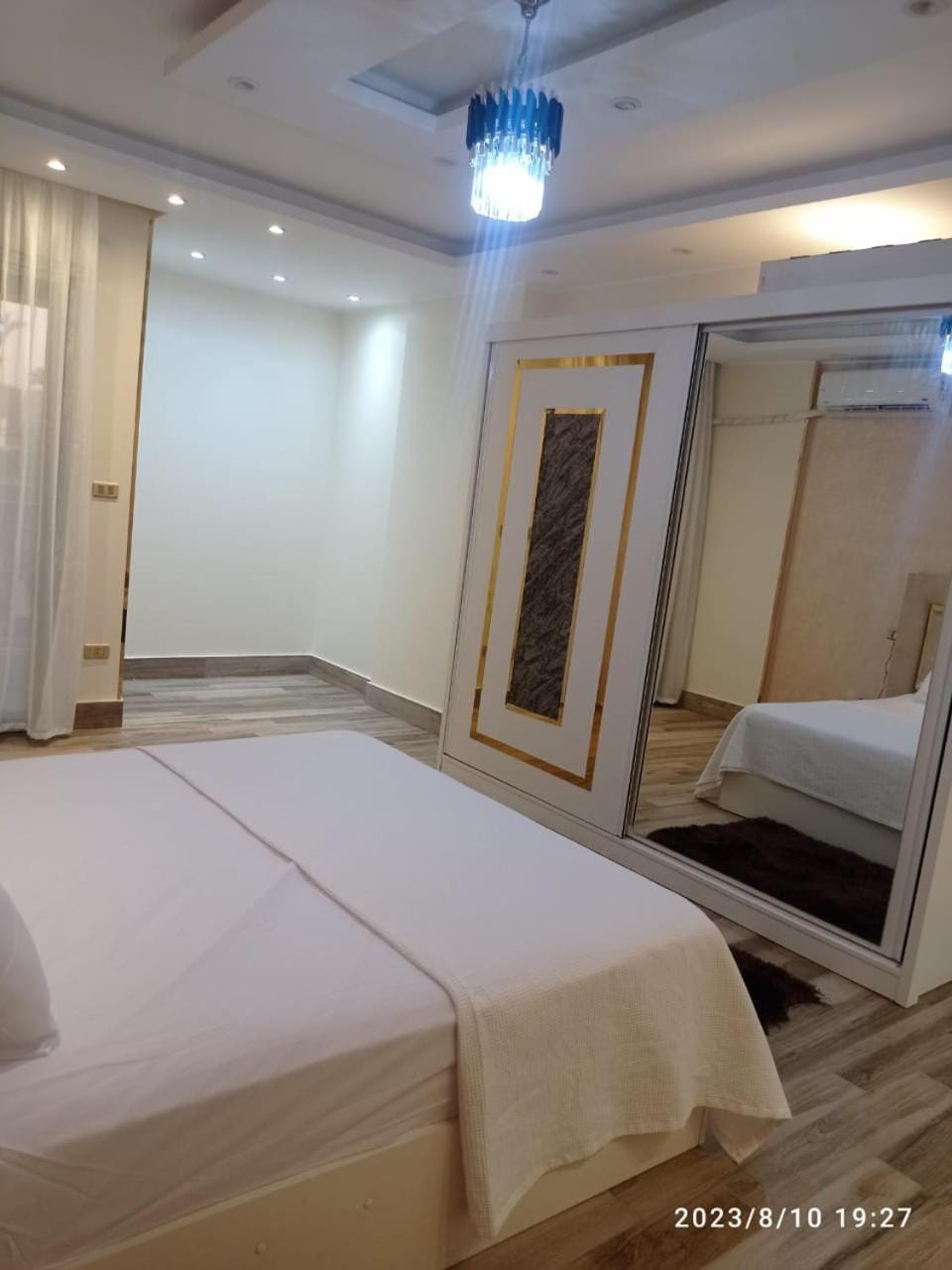 Bed, Photo of the whole room, Bedroom, fireplace, wardrobe, air conditioner