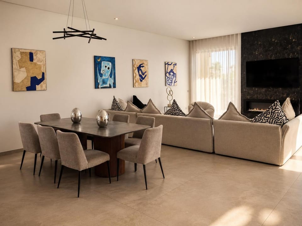 Communal lounge/ TV room, TV and multimedia, Seating area